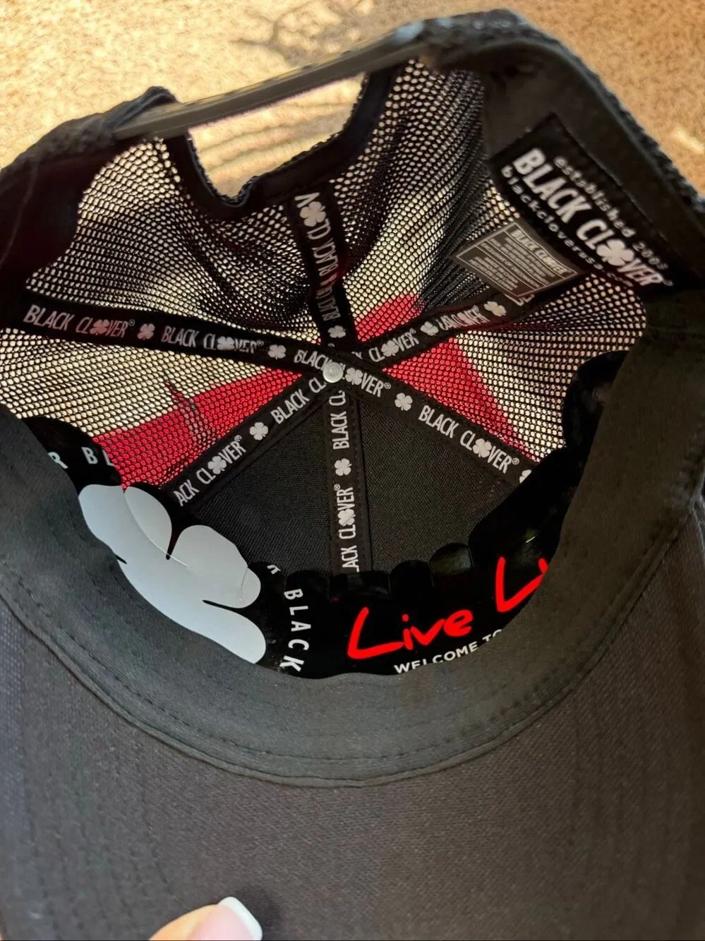 Black Clover “Kiss Me, I’m Lucky” Trucker Hat Black Mesh Snapback NWT